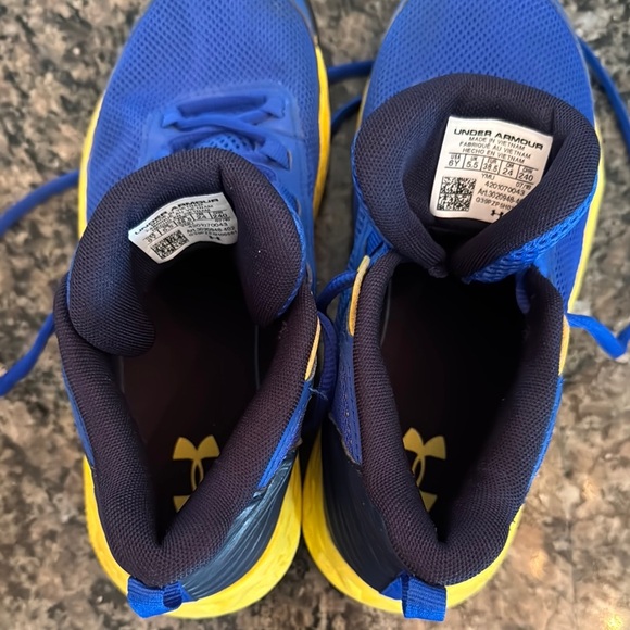 Under Armour boys Blue and Yellow Sneakers EUC 6Y - Picture 11 of 15